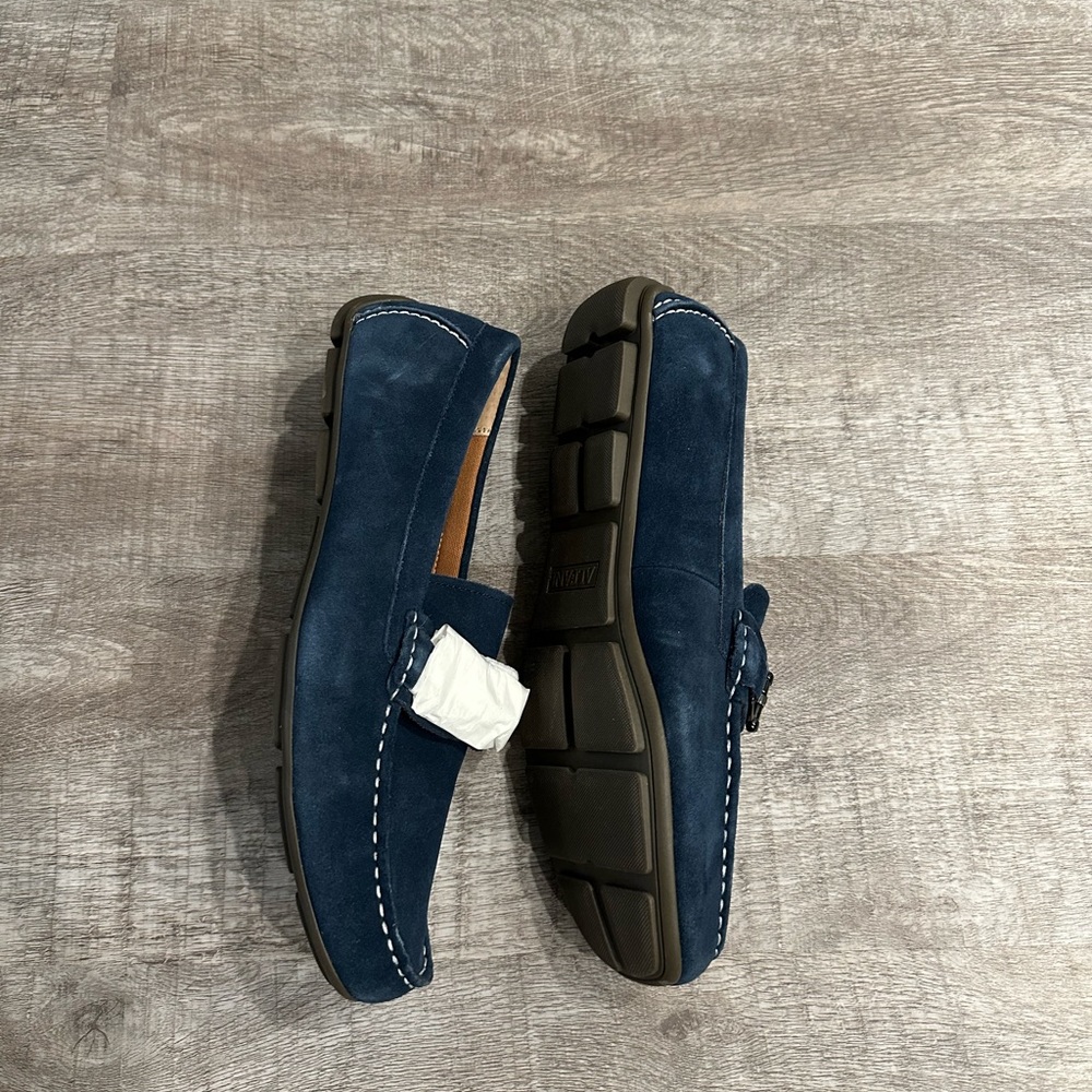 SHOES - Picture 2 of 4